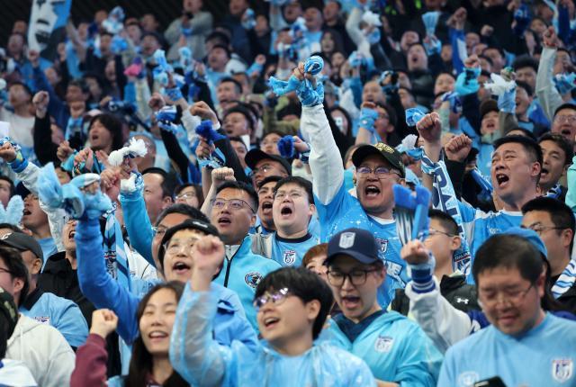 开云体育平台-中超上座人数再创纪录！单轮超30万人现场观看